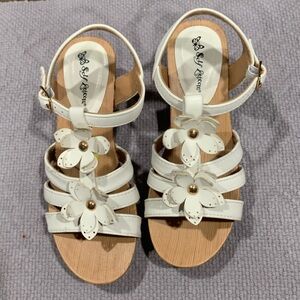 White Flower Sandals Size 1